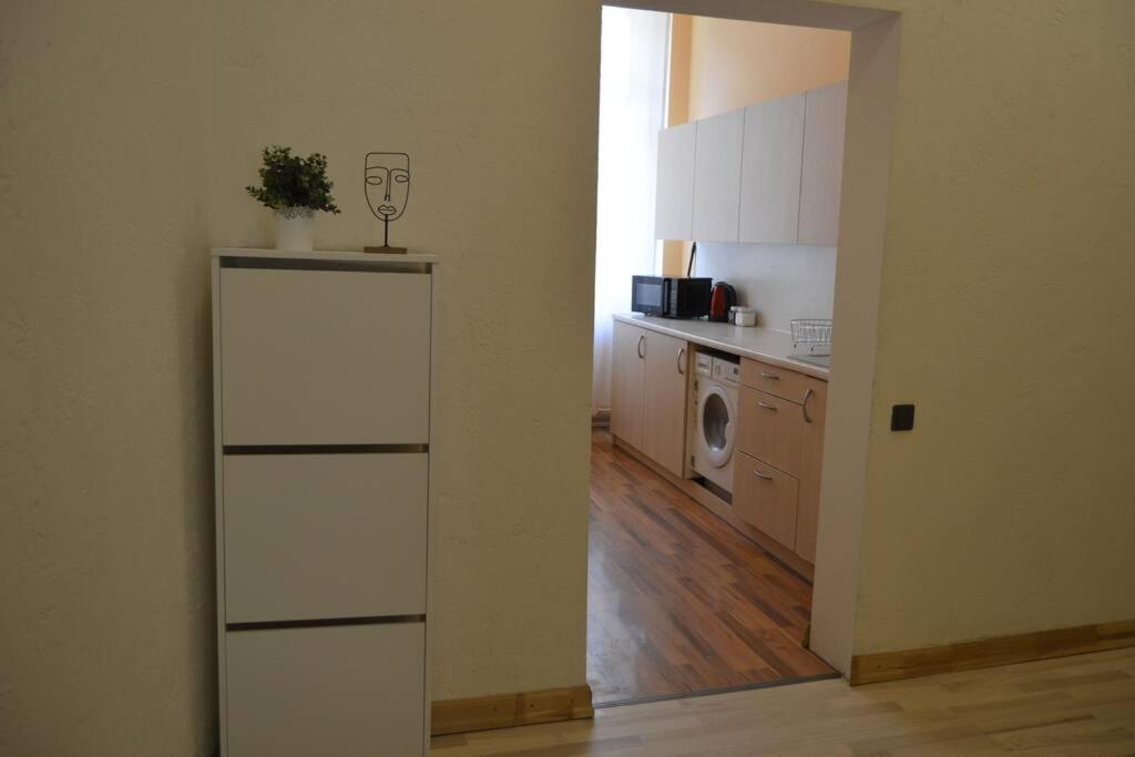 Spacious Old Town Family Peachy 2 Bedrooms Apartment, Nearby The Riga Presidential Castle Exterior photo