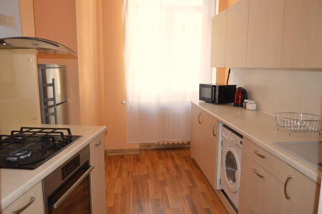 Spacious Old Town Family Peachy 2 Bedrooms Apartment, Nearby The Riga Presidential Castle Exterior photo