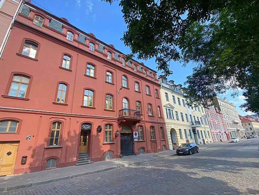 Spacious Old Town Family Peachy 2 Bedrooms Apartment, Nearby The Riga Presidential Castle Exterior photo